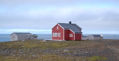 Gamle Metten, the old meteorological station on Jan Mayen