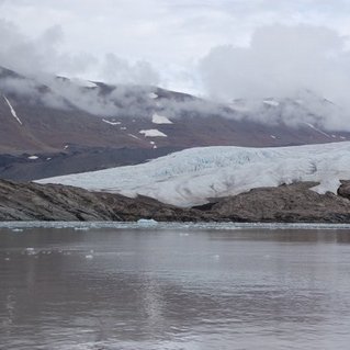 Glacier calving into Billefjorden