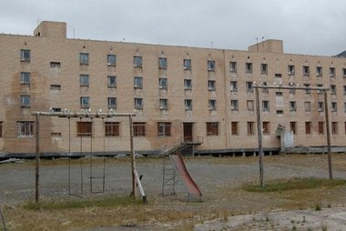 Birds have taken over the abandoned houses in Pyramiden, Svalbard