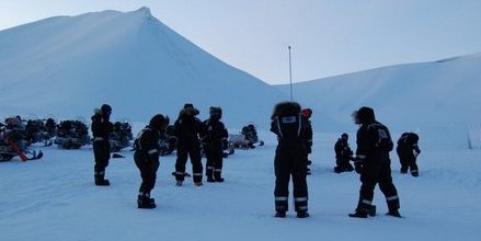 UNIS students doing fieldwork in glaciology