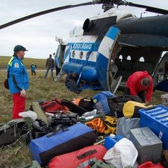 Starten p expeditionen, helikoptern packas ur